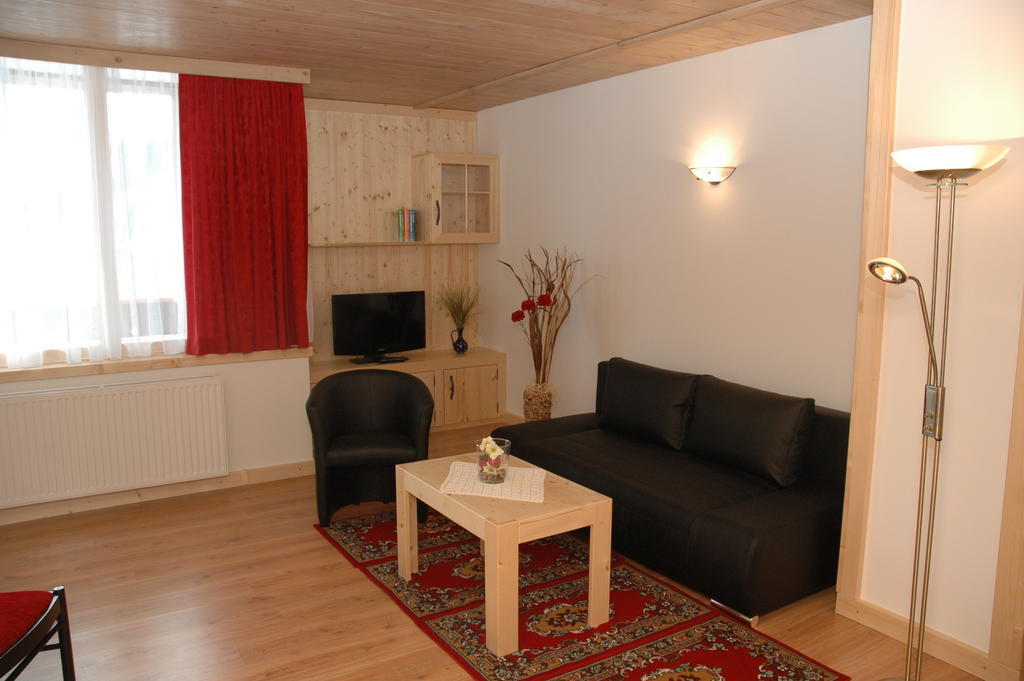 Pension Zum Schreiner Hermagor-Pressegger See Pokoj fotografie